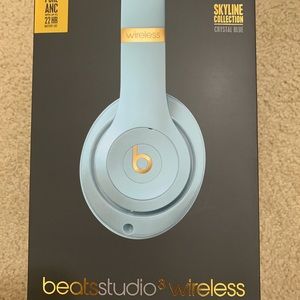 Beats studio 3 wireless.